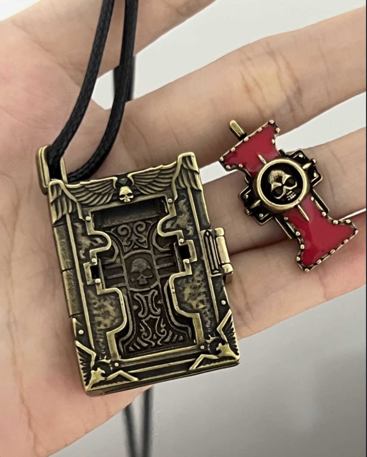 Inquisitorial Relic Set – Rosette & Seal of the Holy Inquisition